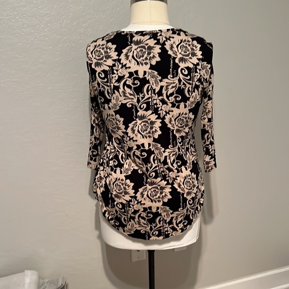 JM Collection | Florals and Flourishes Black and Tan Top - Picture 5 of 10